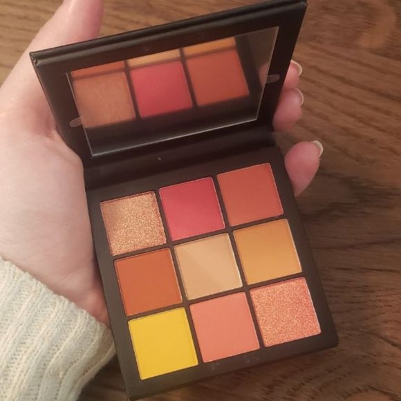 Huda Beauty Coral Obsessions Eyeshadow Palette - Picture 1 of 6